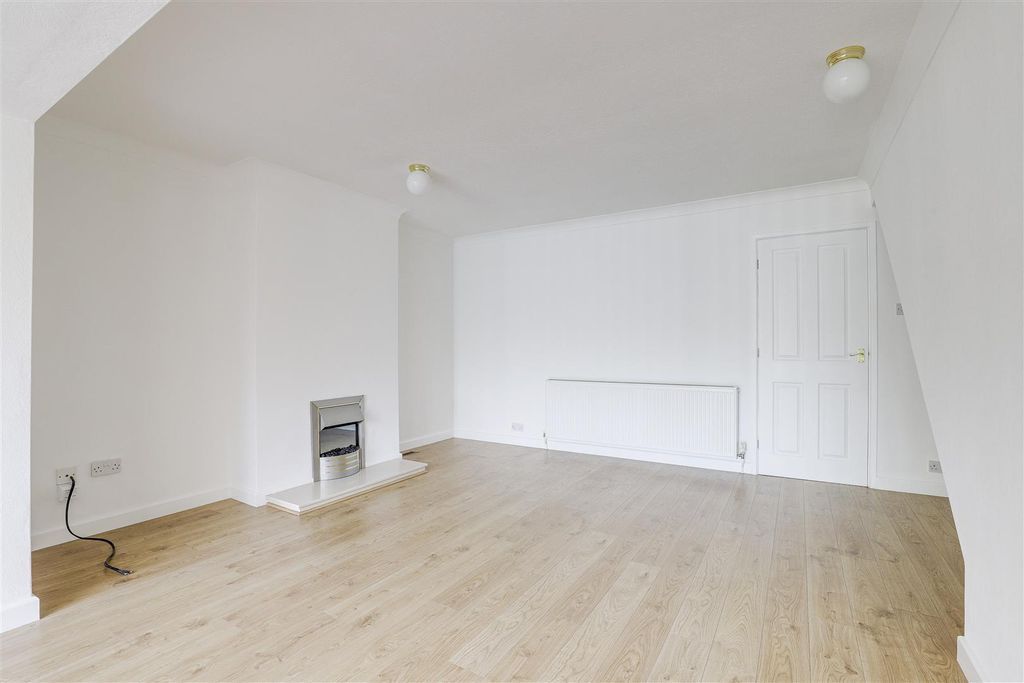 Property photo 2 of 17 11639.Jpg