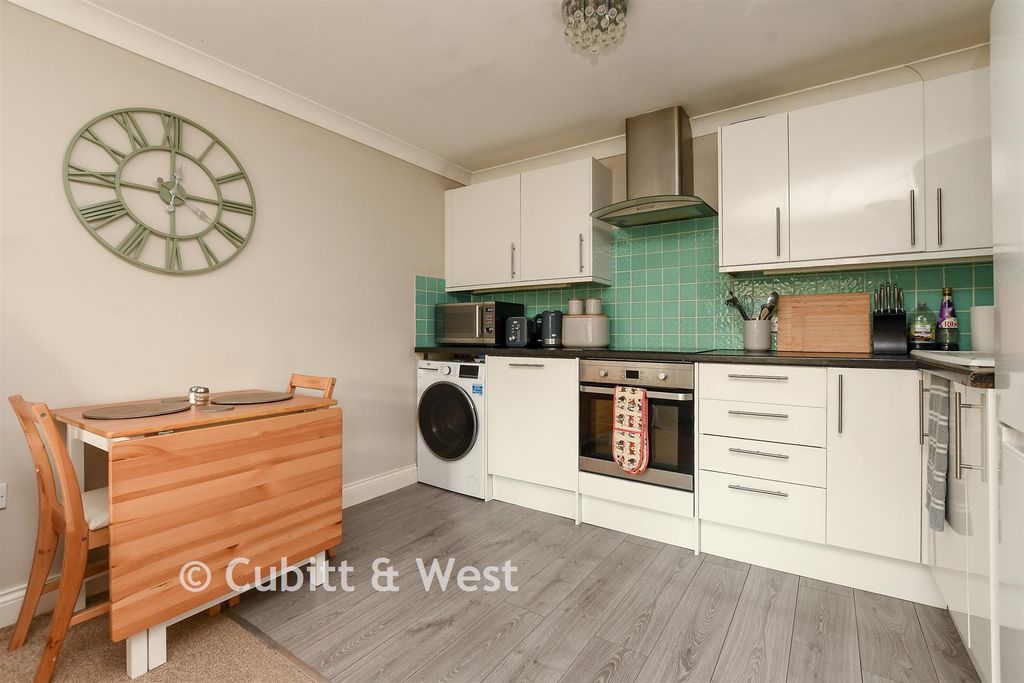 Property photo 3 of 8 Kitchen