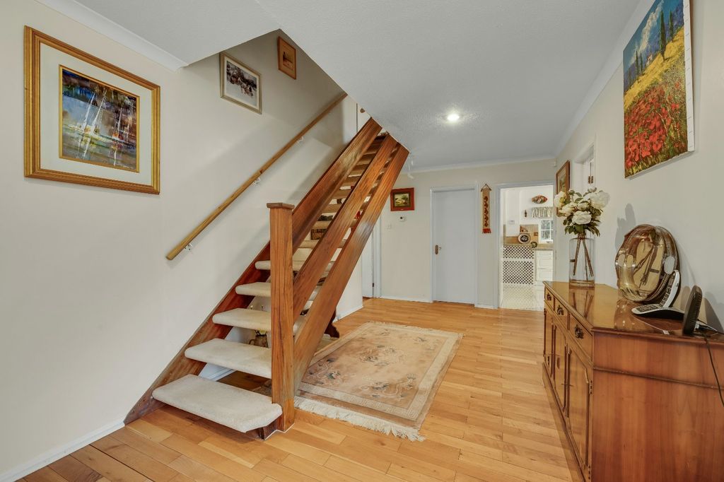 Property photo 2 of 16 Entrance Hall