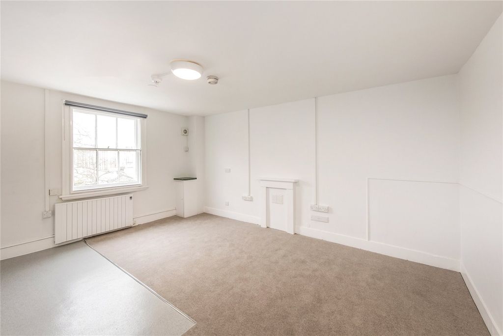 Property photo 2 of 7 Studio