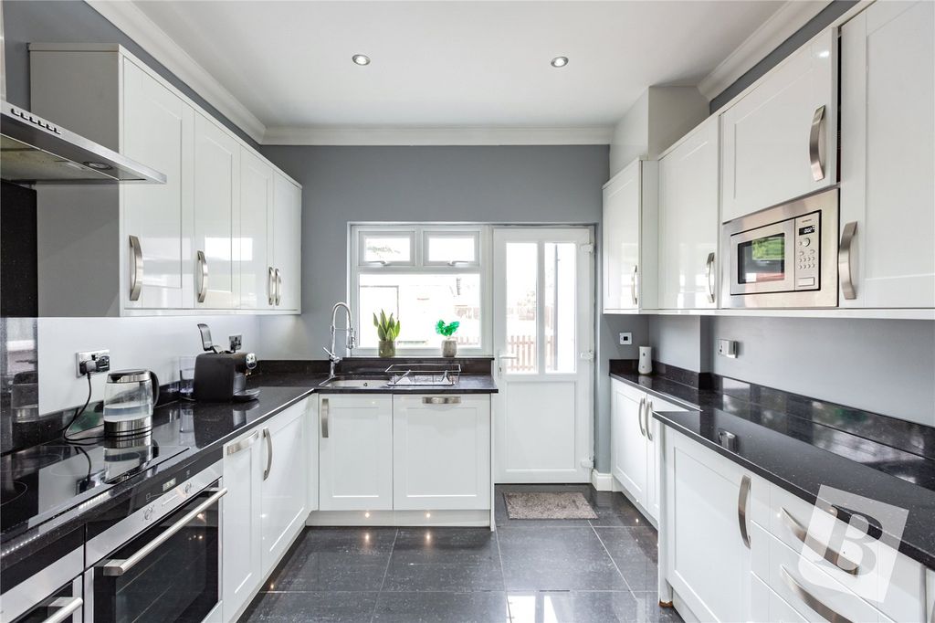 Property photo 2 of 14 Kitchen