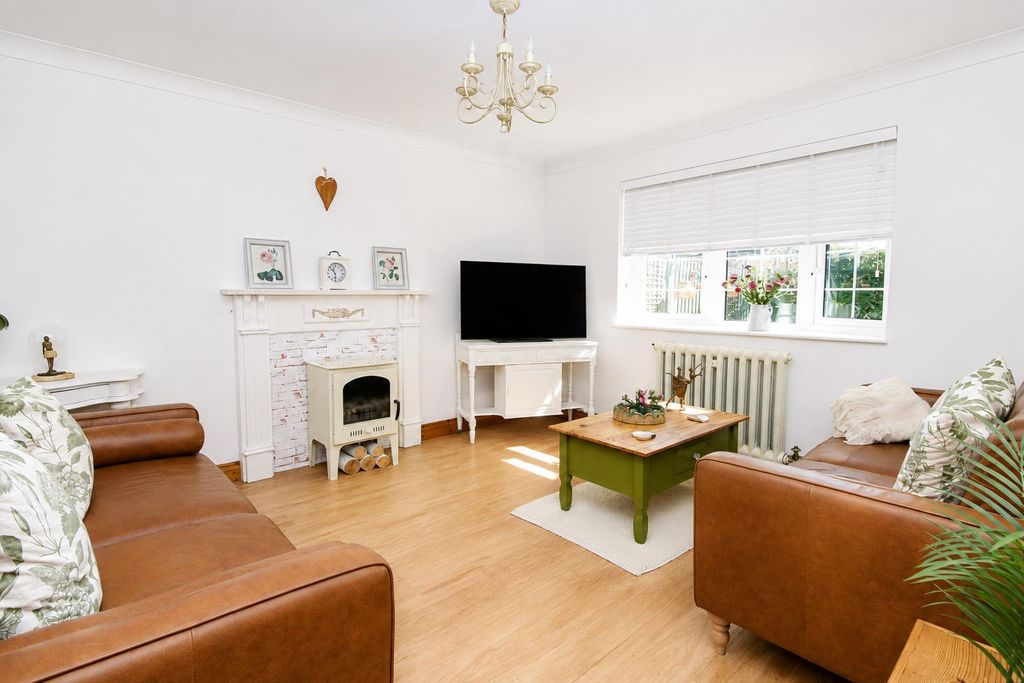 Property photo 2 of 23 Fb7F9B99-4664-46E5-91d7-483E33B08Aa0.Png