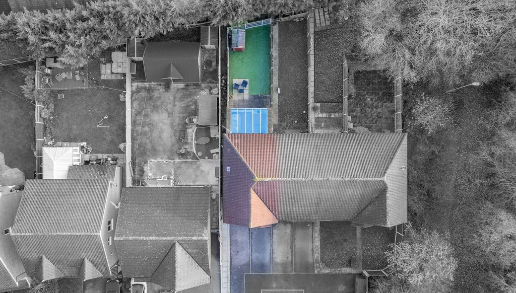 Property photo 3 of 34