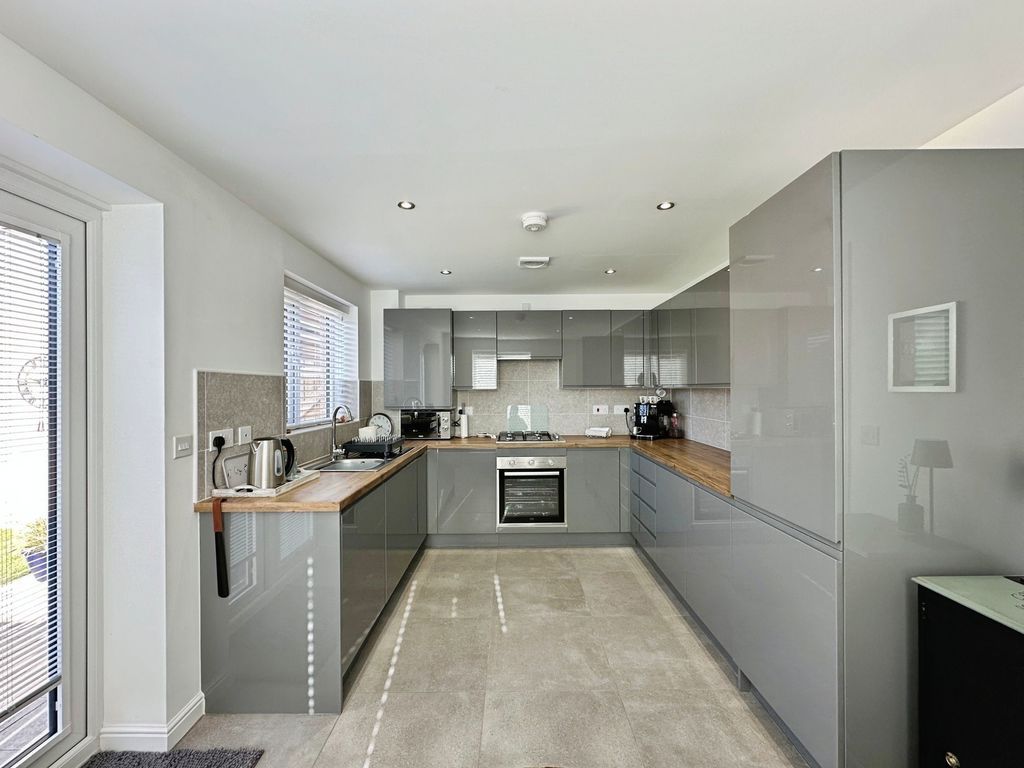 Property photo 2 of 18 Photo 14