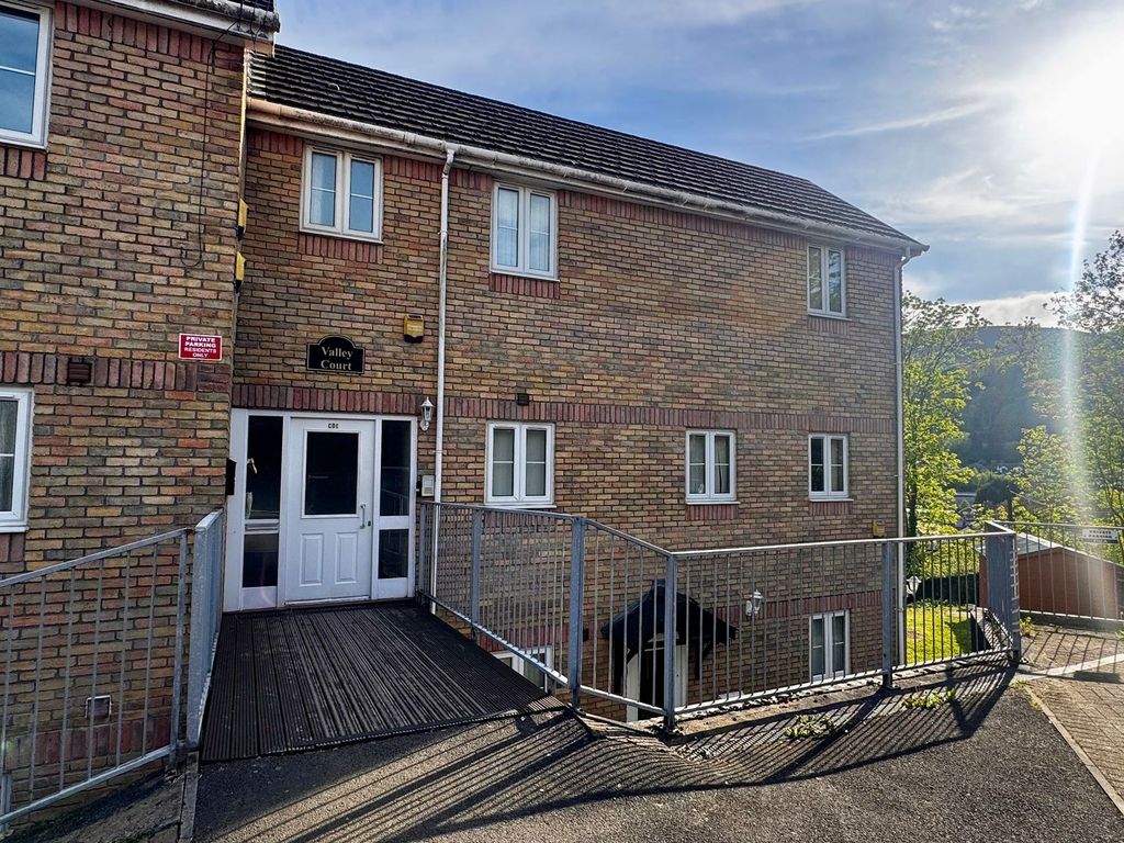 Additional image 8 of 2 bed flat to rentApartment 5E, Valley Court NP11