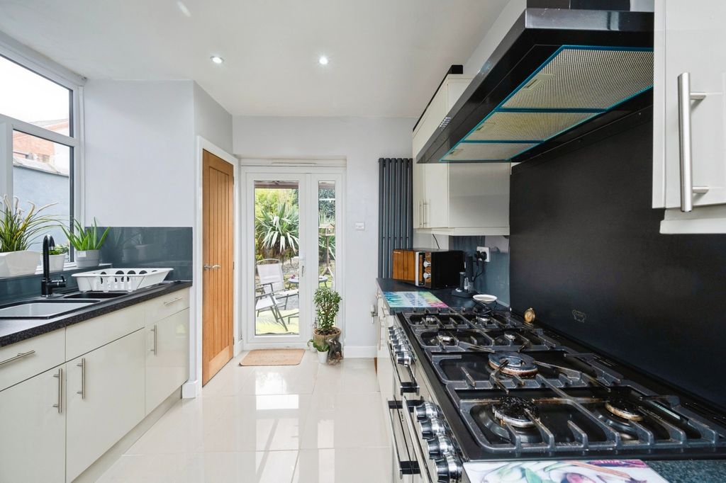Property photo 2 of 20 Pbox-Img.Jpg