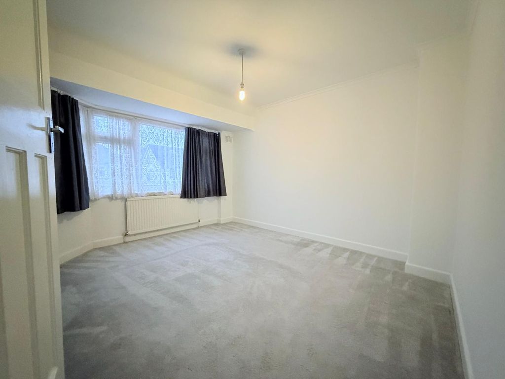 Property photo 3 of 8 Bedroom 1