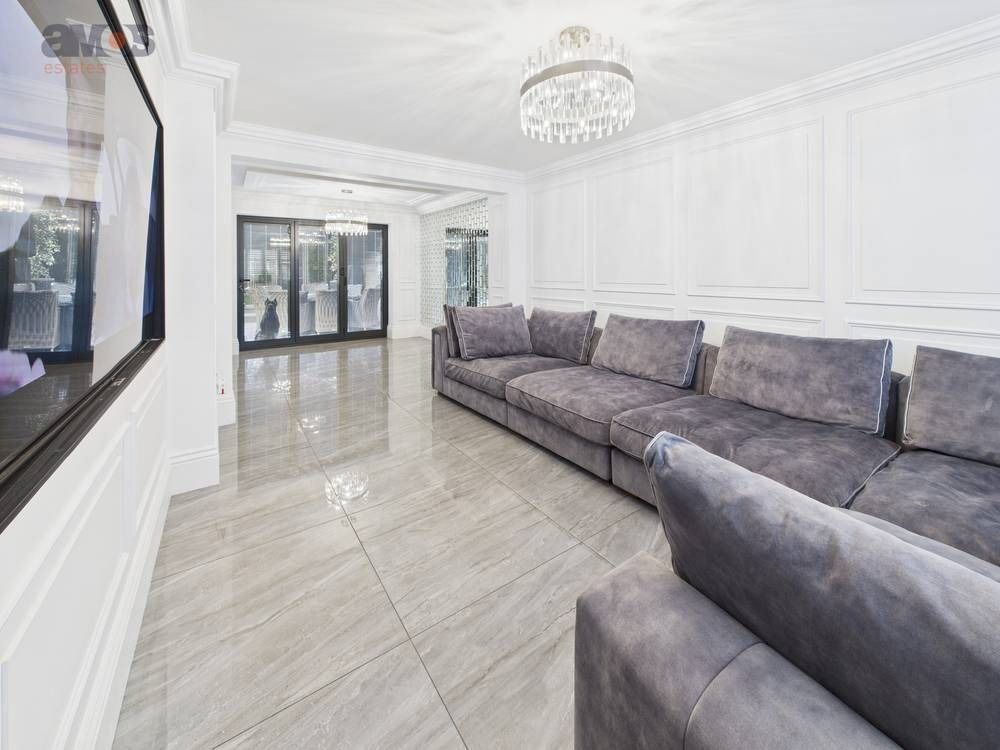 Property photo 2 of 25 4679303