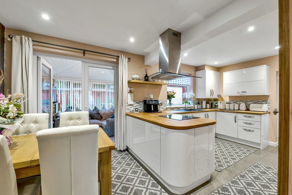 Property photo 3 of 30