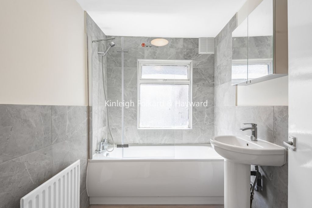Property photo 3 of 8 Cf49F4A3-76c9-4710-9