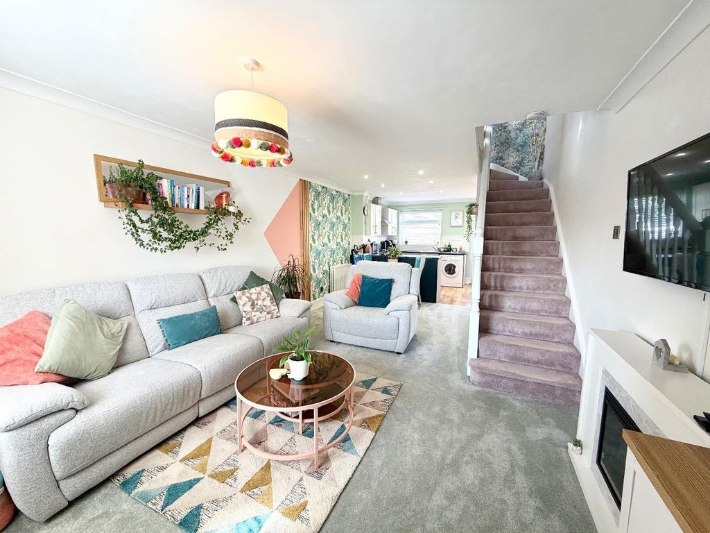 Property photo 2 of 13 Lounge