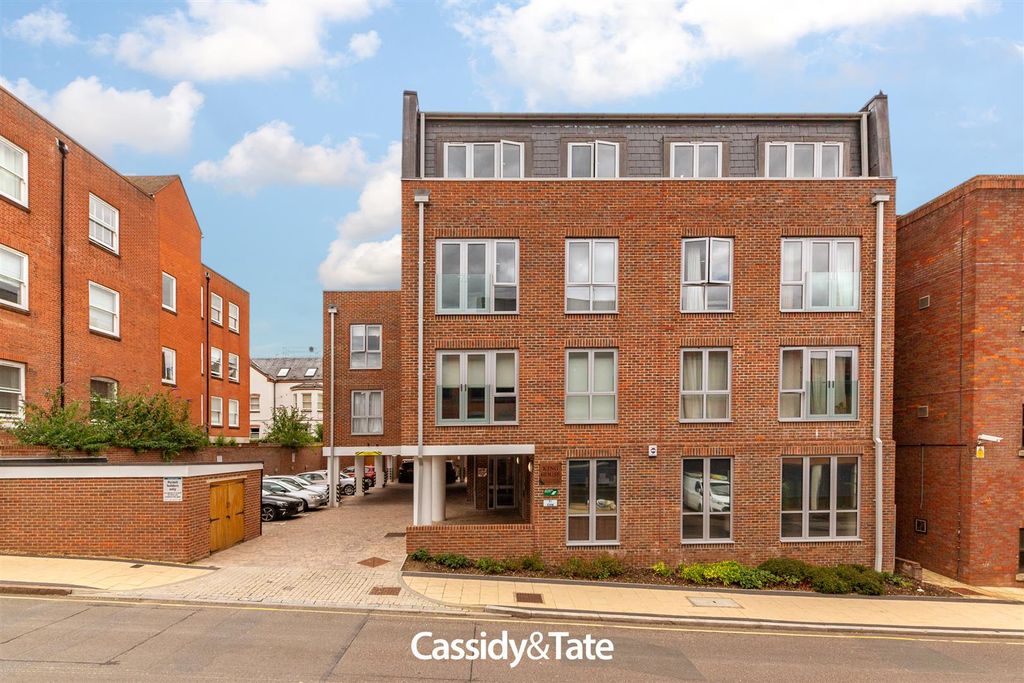 Property photo 1 of 18 9 King House_041.Jpg