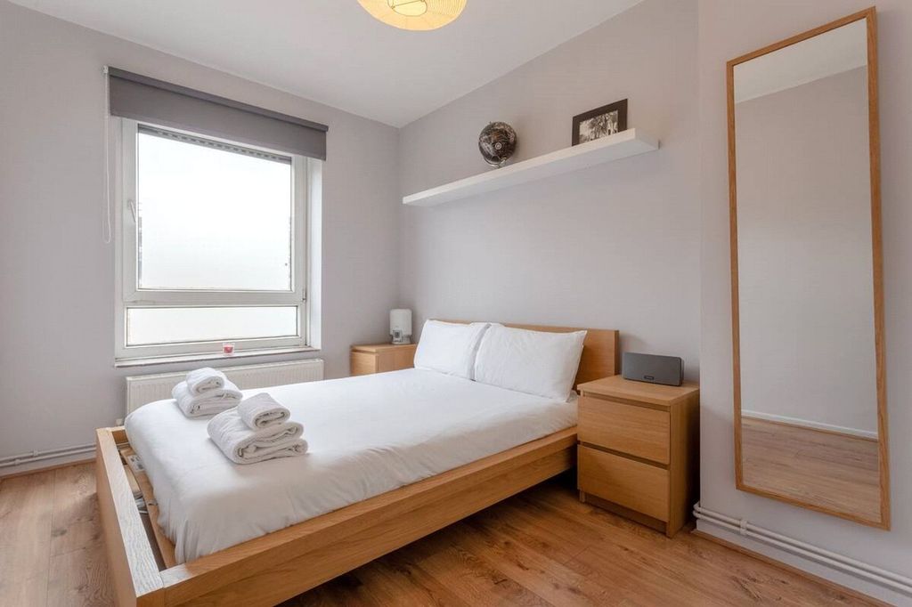 Property photo 2 of 8 Tent Street, E1