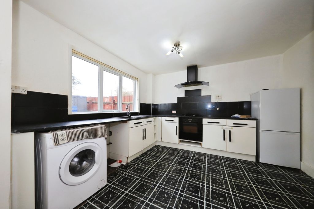 Property photo 2 of 17 Photo