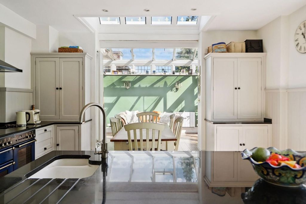 Property photo 3 of 28