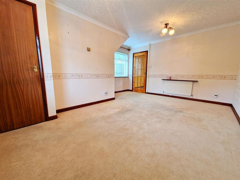 Property photo 2 of 9 LHR 44 - Lounge.Jpg