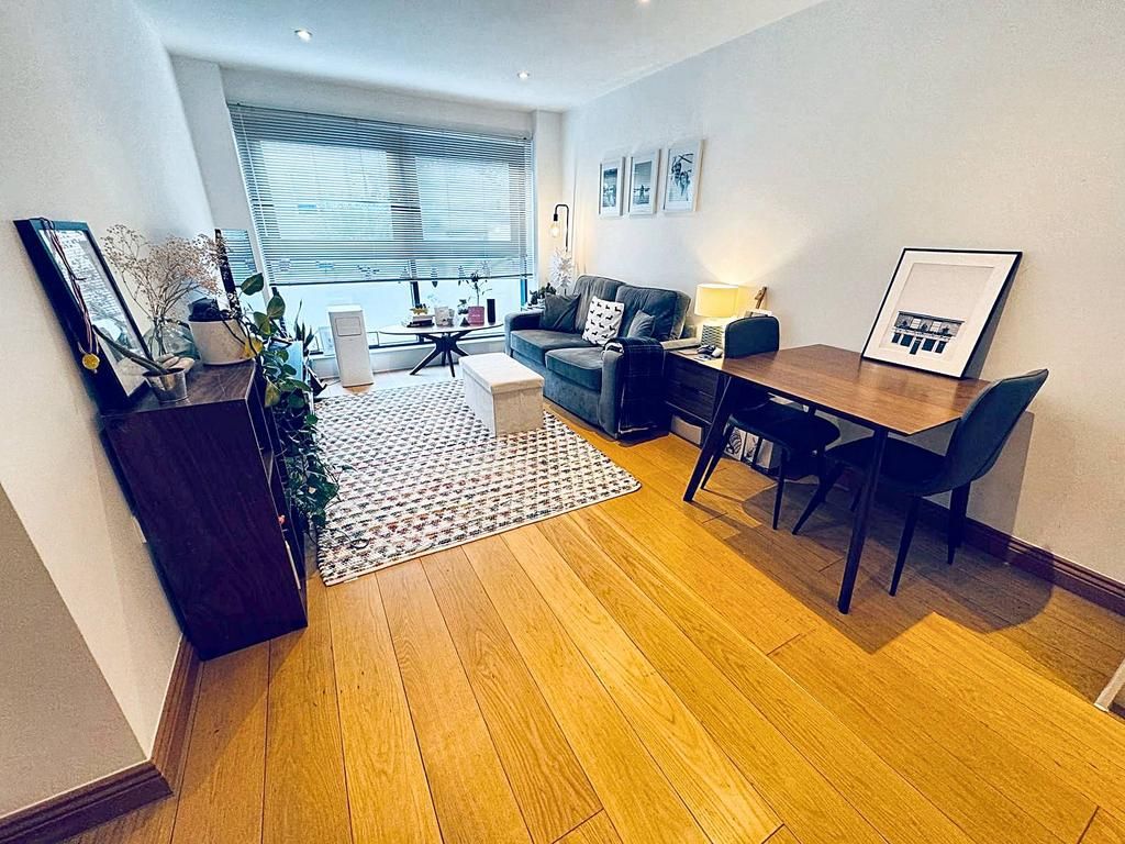 Property photo 1 of 16 Two-Bedroom Apartment For Rent In Burston House, Putney Sw15