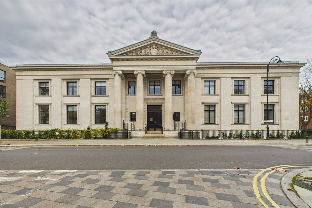 Property photo 1 of 17 External