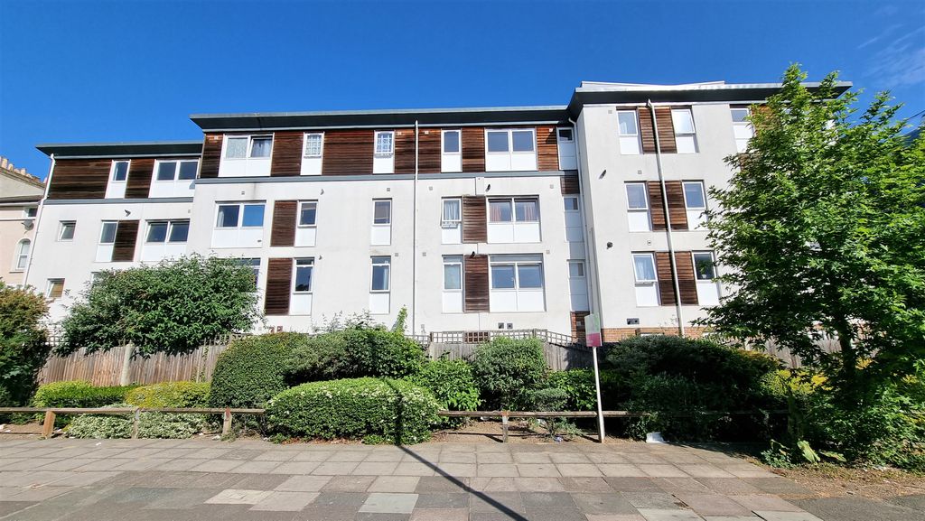 Property photo 1 of 5