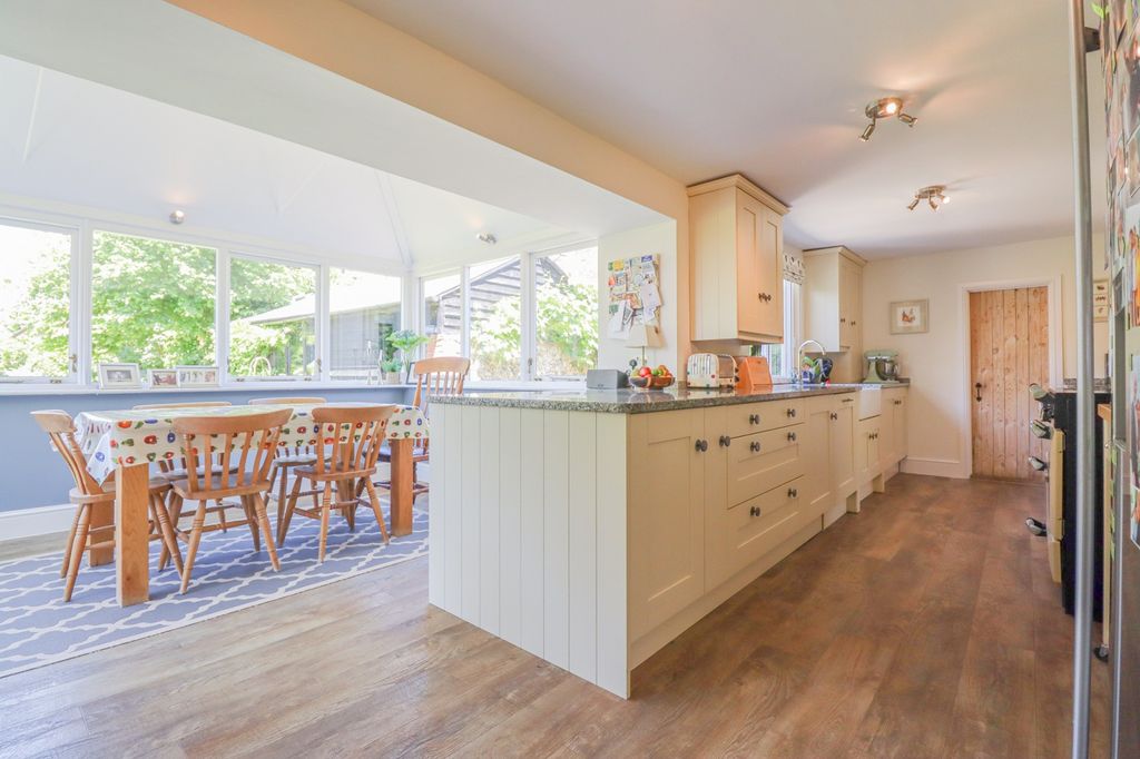 Property photo 3 of 27 Kitchen/Breakfast Ro