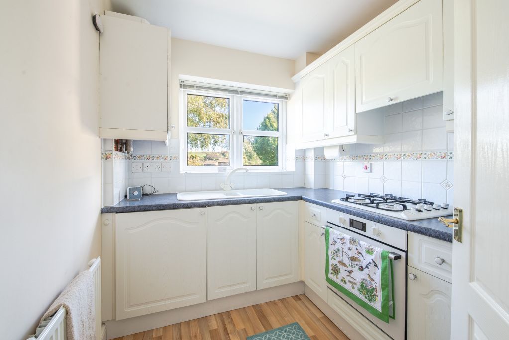 Property photo 3 of 17 Kitchen