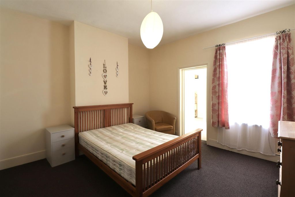 Property photo 1 of 14 Bedroom 1