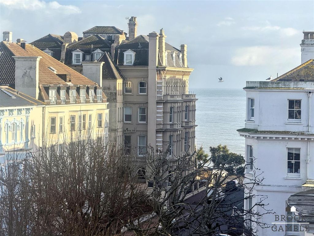 Property photo 2 of 13 01323 438506