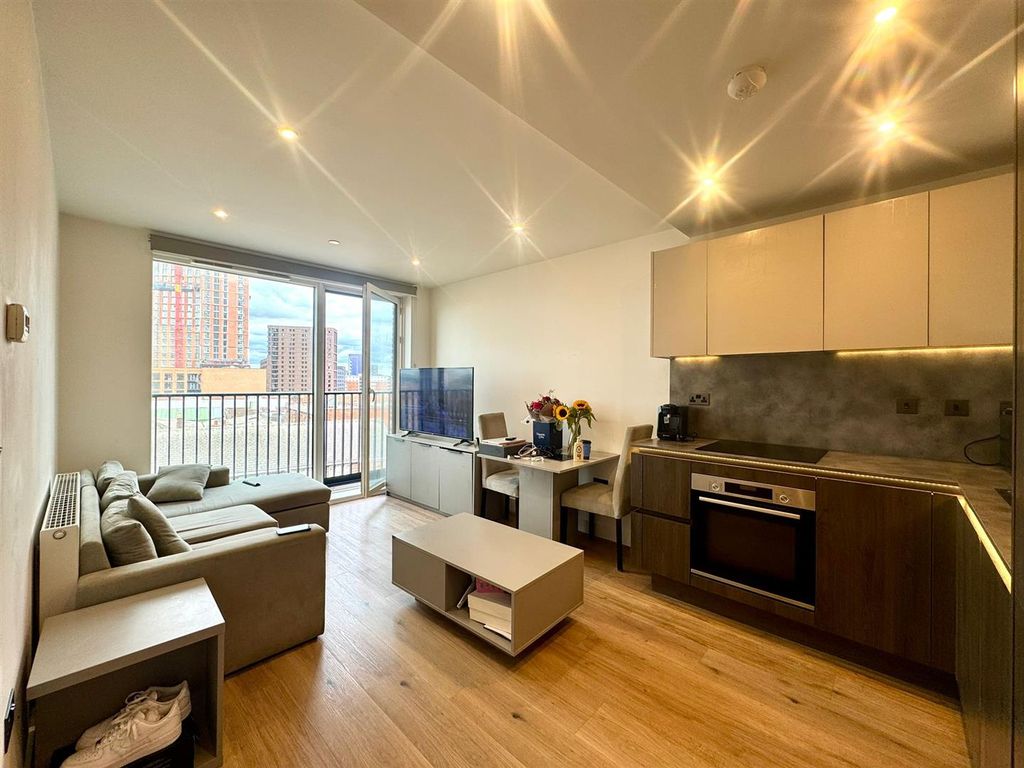 Property photo 2 of 9 Living Room Pic 3.Jpeg