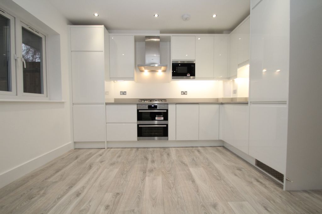 Property photo 2 of 7 Kitchen