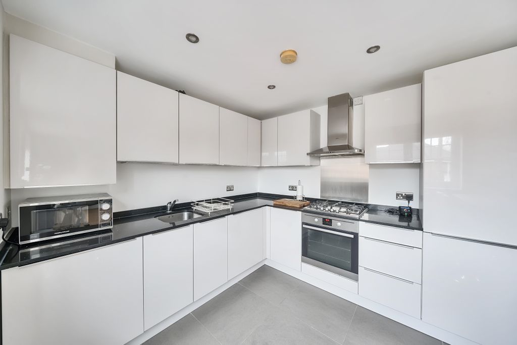 Property photo 3 of 12 Kitchen