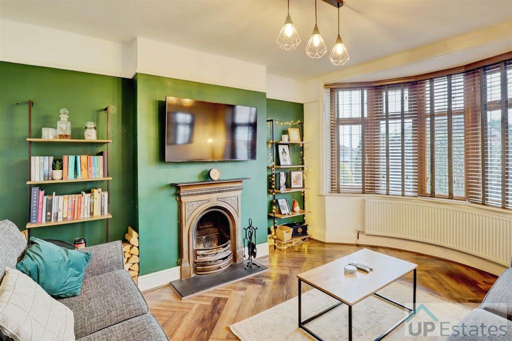 Property photo 3 of 17 Living Room