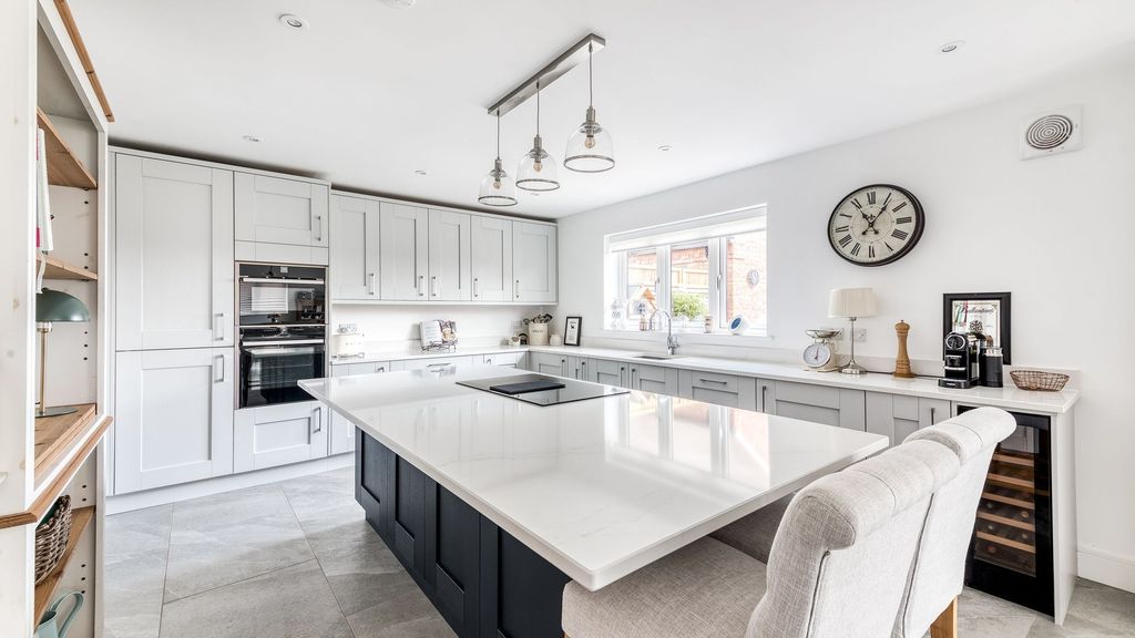 Property photo 3 of 23 Kitchen