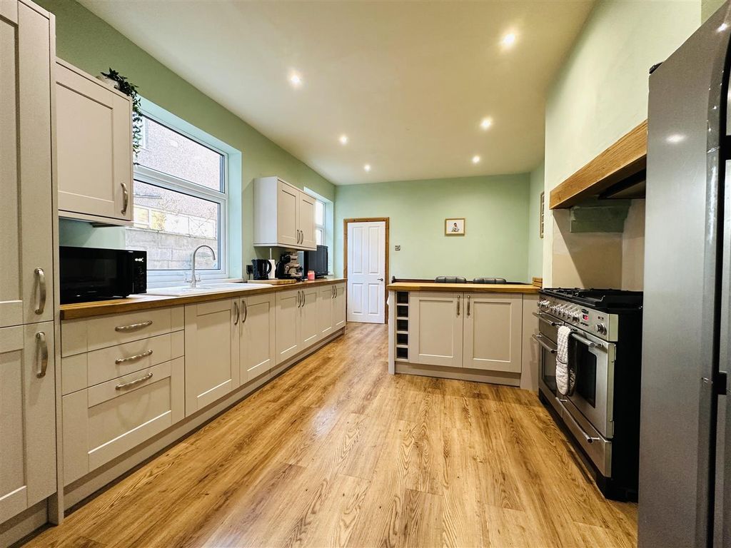 Property photo 2 of 17 Kitchen 2.Jpg