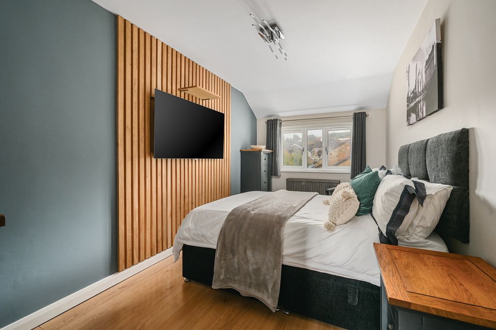 Property photo 2 of 20