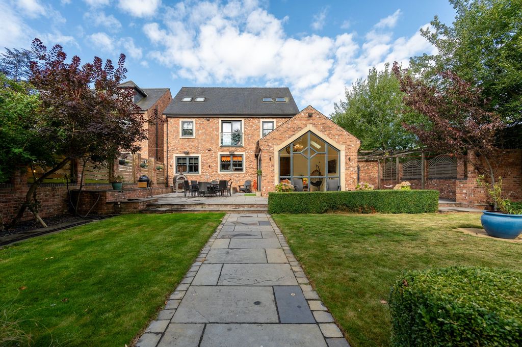 Property photo 1 of 61