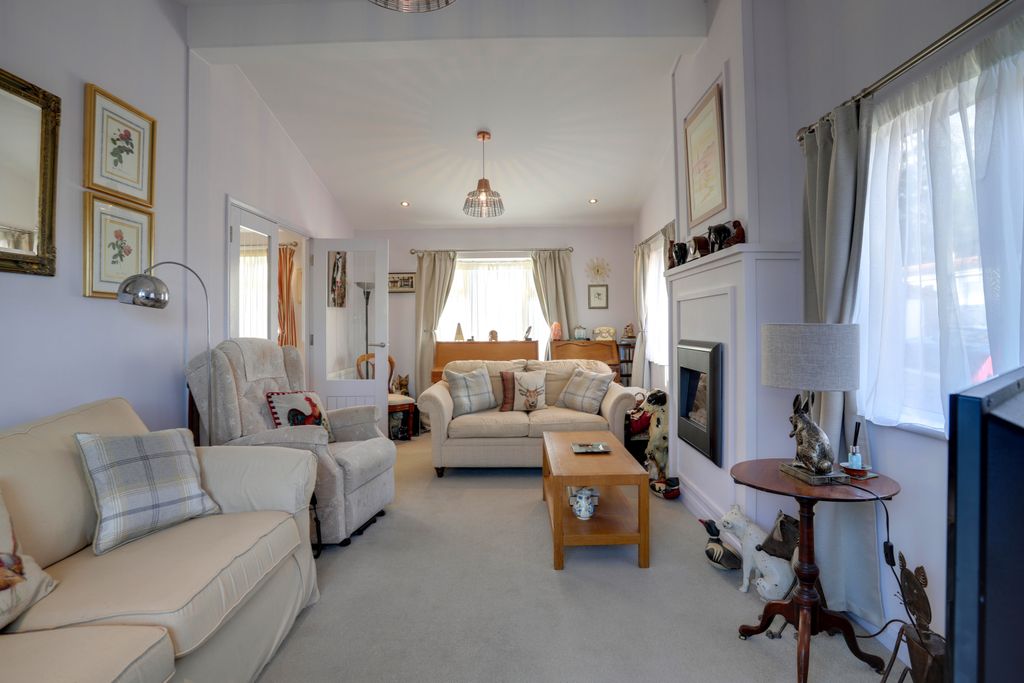 Property photo 3 of 19 Sitting Room