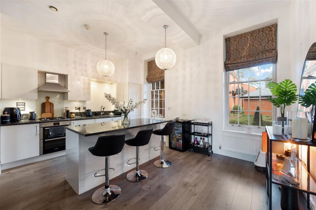 Property photo 2 of 15 Frinton Court (16 From 24)-11.Jpg