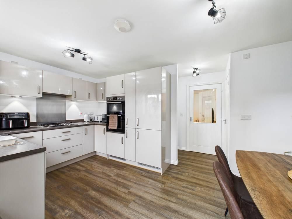 Property photo 2 of 18 Kitchen