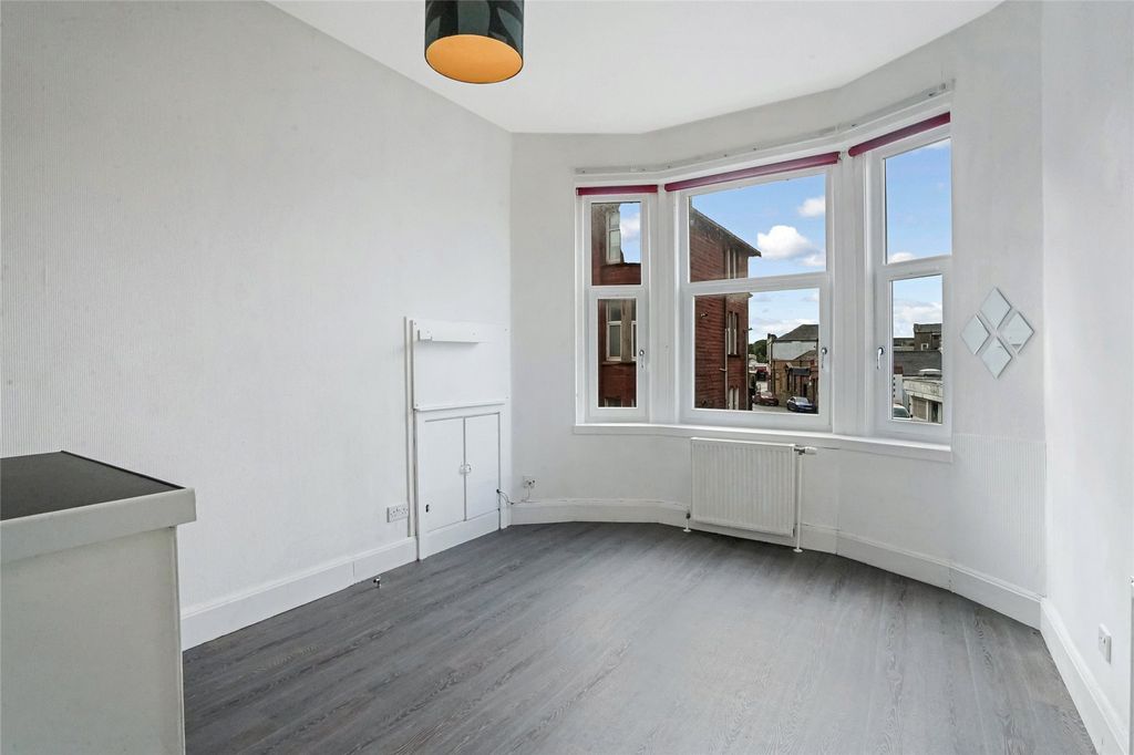 Property photo 2 of 15 Living/Dining Room
