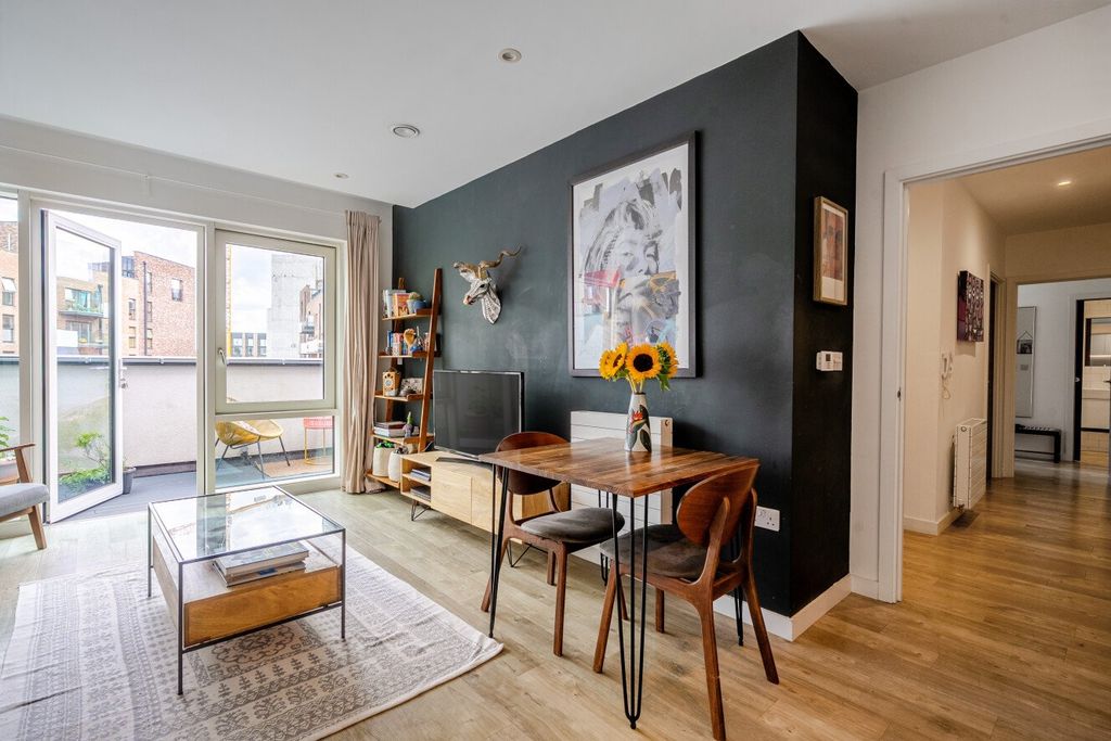 Property photo 3 of 23 Picture No. 24