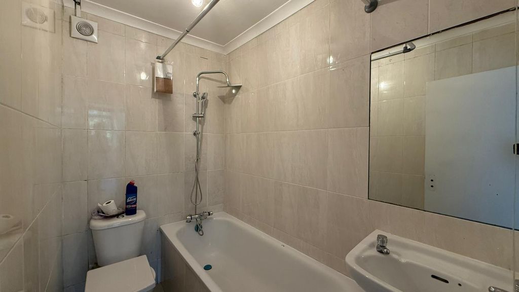 Property photo 3 of 4 Img-20251118-Wa0074