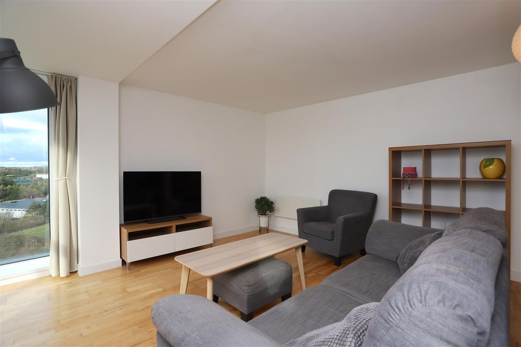 Property photo 3 of 11