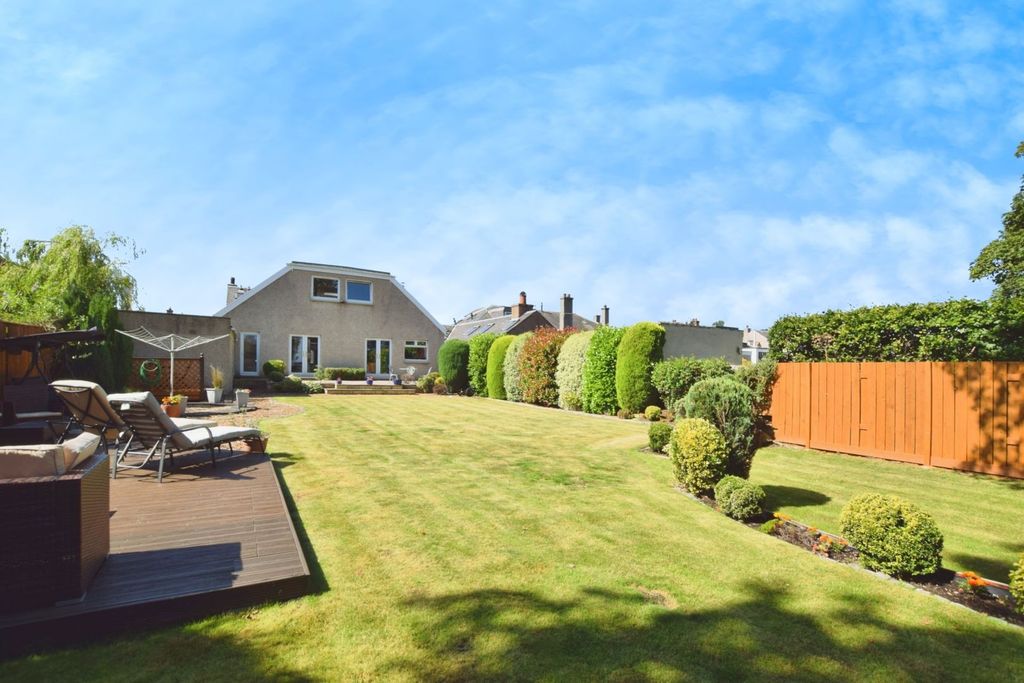 Property photo 3 of 34 Rear Garden