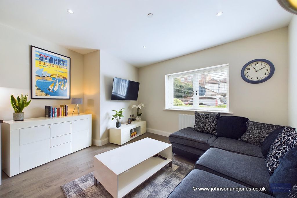 Property photo 2 of 14 2 Lounge.Jpg