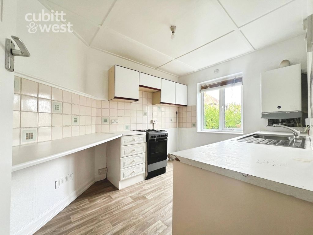 Property photo 2 of 9 Kitchen