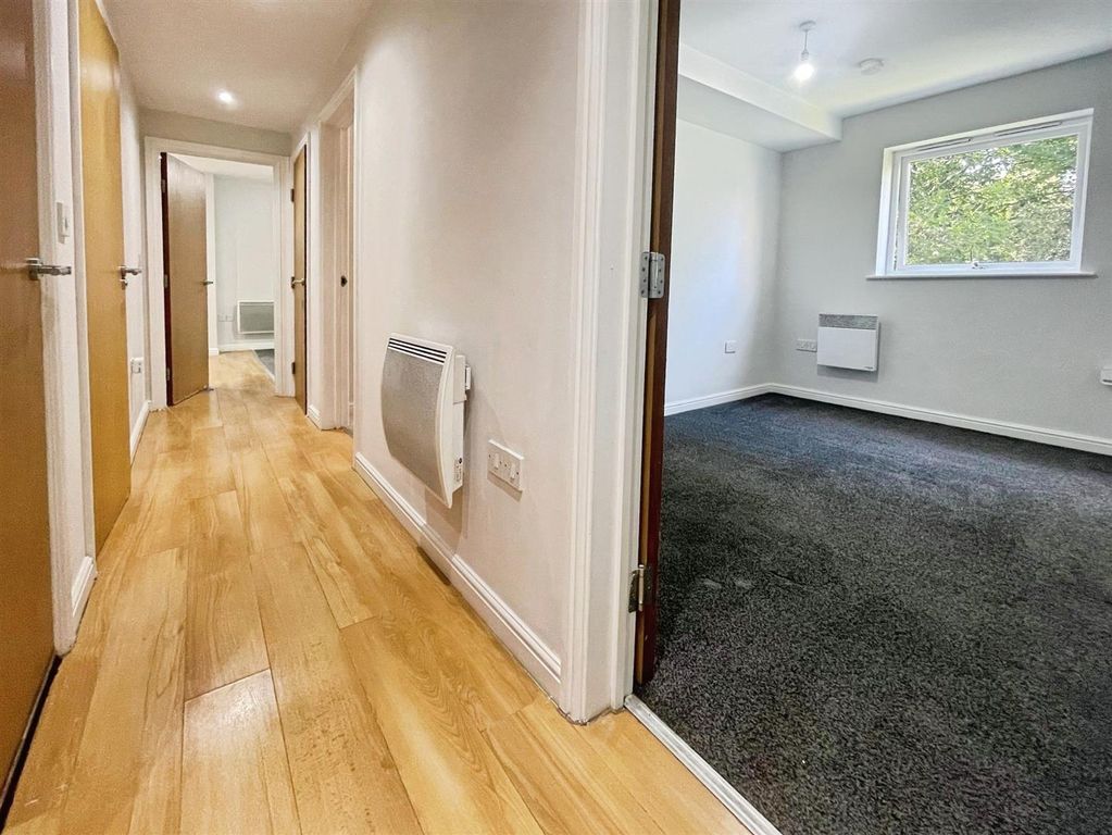 Property photo 2 of 10 Entrance Hall