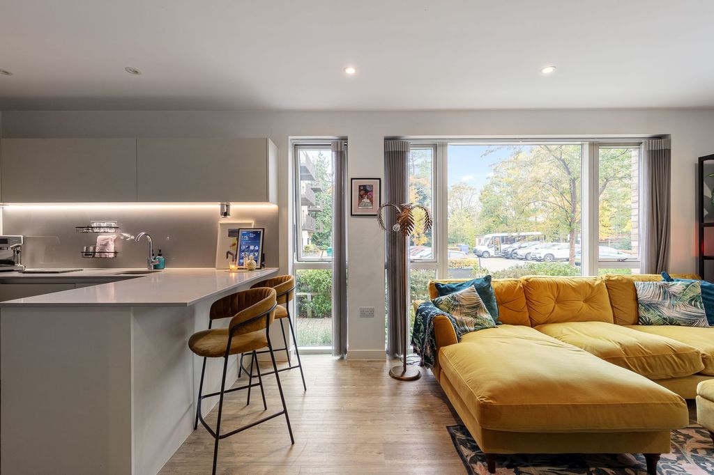 Property photo 3 of 24