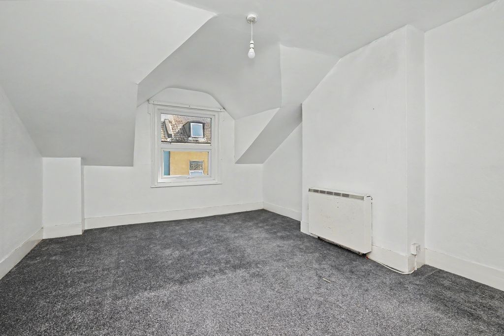 Property photo 2 of 17 Flat 3, 11 Claremont Road, Folkestone, Ct20 1Dq
