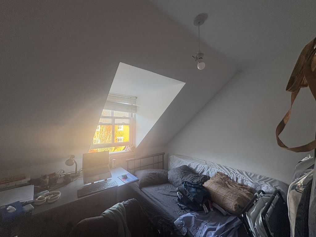 Property photo 2 of 6 Room