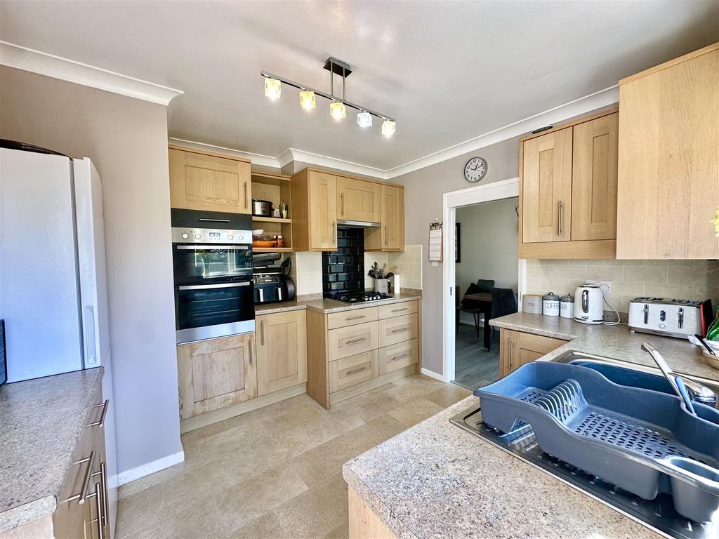 Property photo 2 of 21